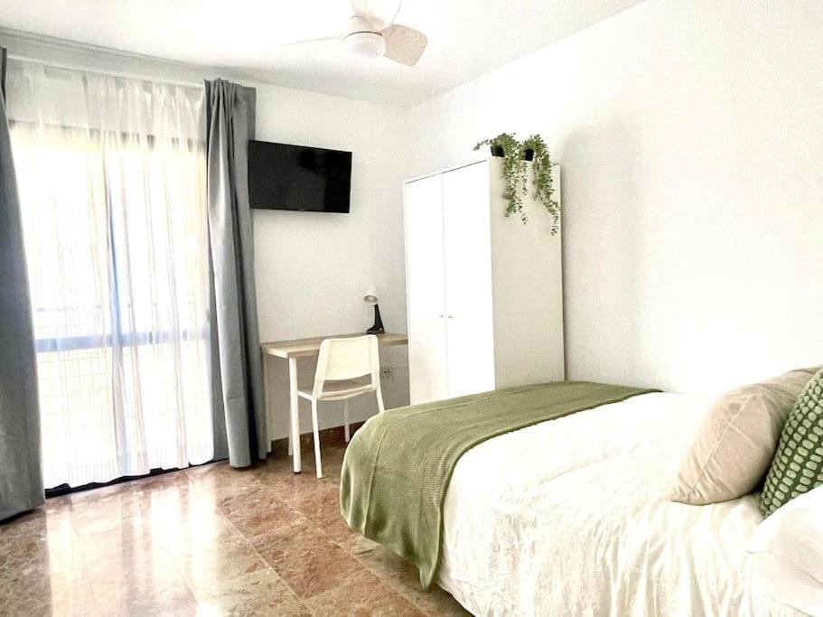 Beautiful & Sunny Apartment Málaga Extérieur photo