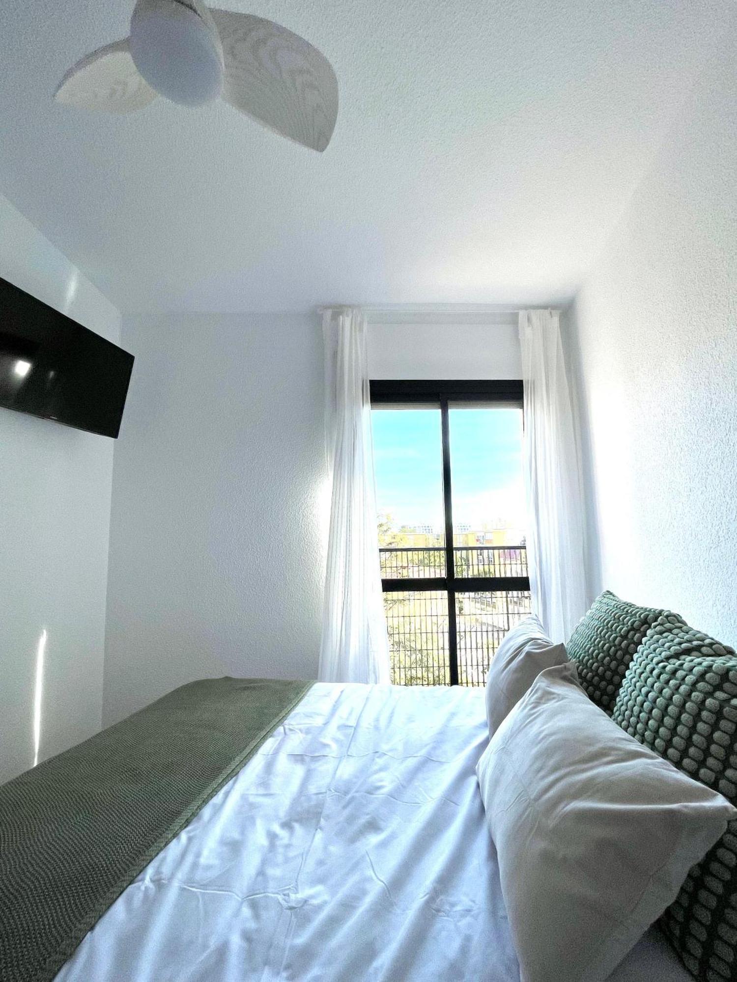 Beautiful & Sunny Apartment Málaga Extérieur photo